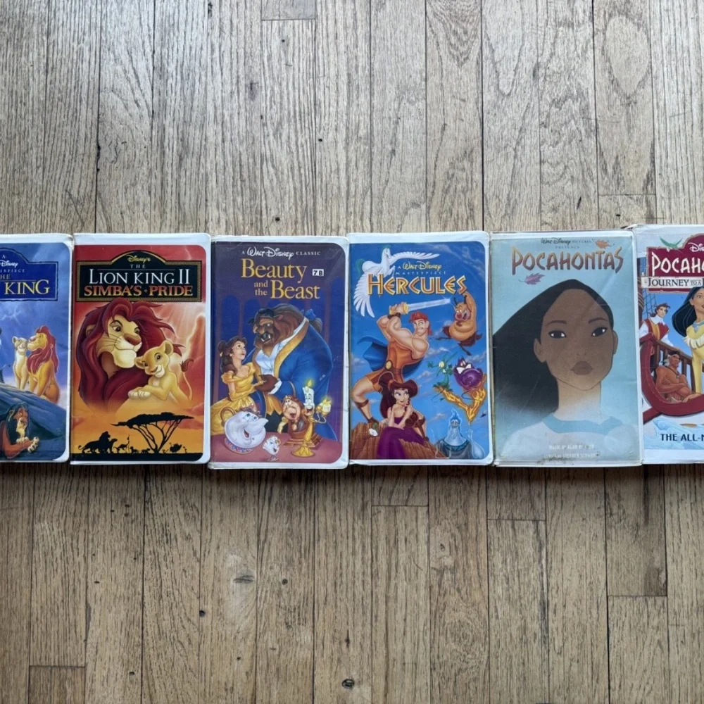 Like New Lot of 6 Disney Classic VHS Tapes in Original Clamshell Case